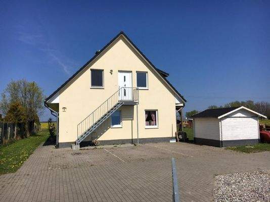 Gibelansicht Eingang Obergeschosswohnung