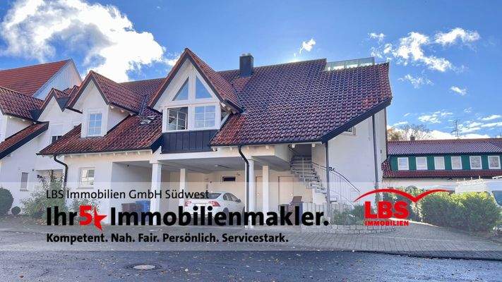 Wohngebäude - Straßenansicht