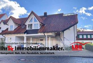 Wohngebäude - Straßenansicht