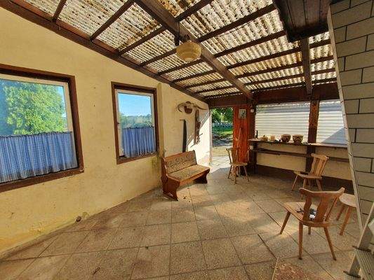 überdachte Terrasse