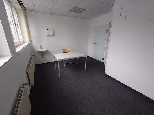 Lichtdurchflutete Büroräume