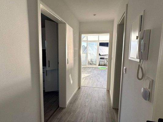 Flur, Blick Richtg. Wohnen.JPG