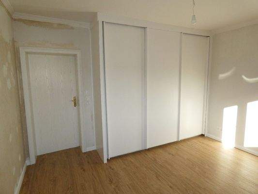 Schlafzimmer mit Einbauschrank