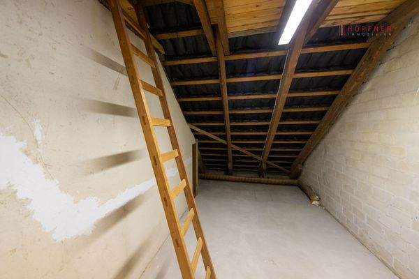 Lager mit Zugang zum Dachboden