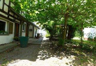 Bereich hinter dem Haus