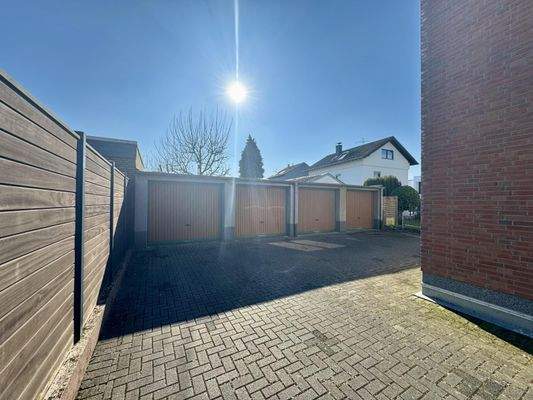 Stellplätze & Garagen