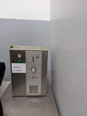 Waschküche Münzeinwurf.jpg