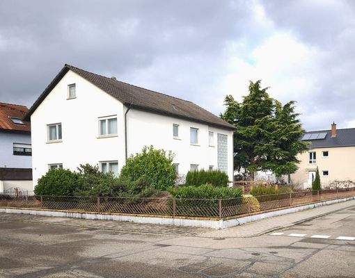 Vorder- und Seitenansicht