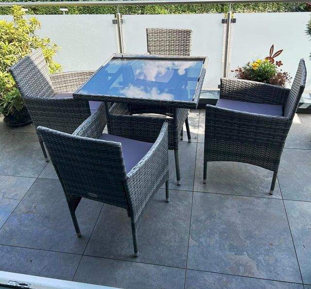 Neubauwohnung, Gartenterrasse, Stellplatz, energetisch gebaut. - Photo 1