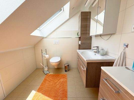 Badezimmer im Dachgeschoss