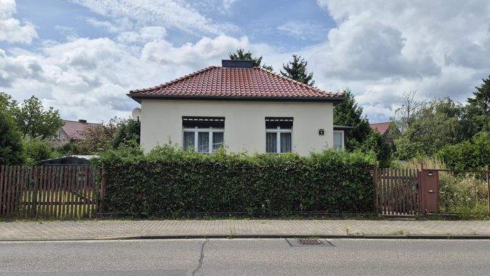 Straßenansicht Immobilie