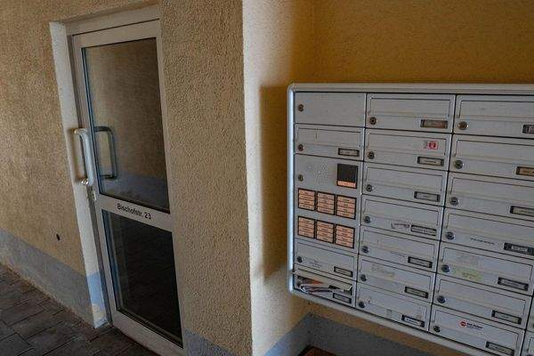 Hauseingang/Briefkastenanlage