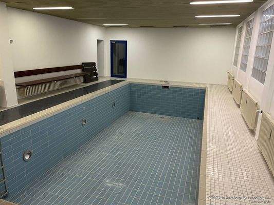 ehemaliges Schwimmbad
