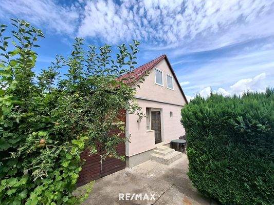 Vorderansicht von der Einfahrt