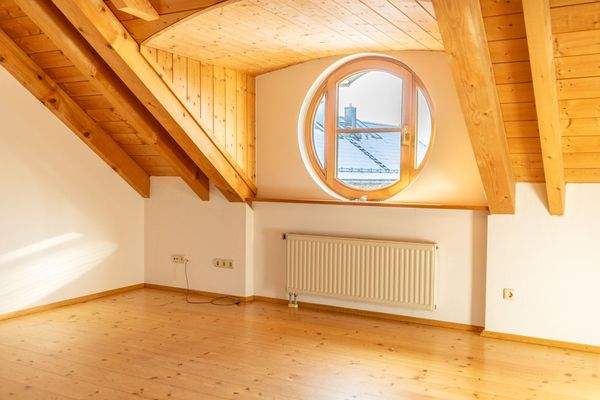 Licht, Holz & Wohngenuss – Charme pur auf drei Etagen mit Schwedenofen und stilvoller Wendeltreppe