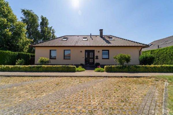 Außenansicht + Garten