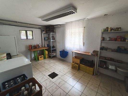 Vorratsraum im Keller