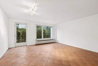 WOHNZIMMER MIT TERRASSEN-ZUGANG