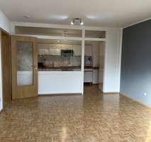 Blick vom Balkon ins Wohnzimmer.jpg