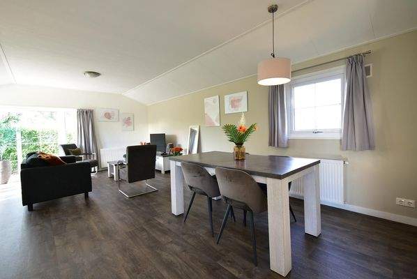 Ferienhaus EuroParcs De Rijp Wohnzimmer Offene Aufteilung010