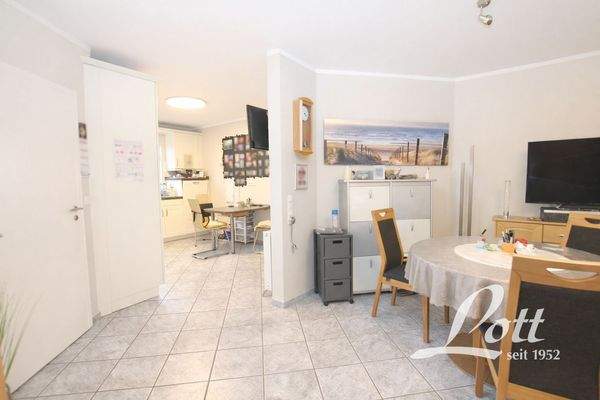 Blick vom Wohnzimmer in die Küche