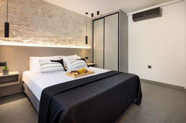 Kreta, Agios Onoufrios: Elegante Villa aus weißem Stein mit Meerblick zu verkaufen