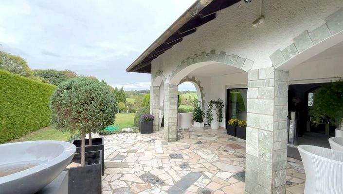 Terrasse mit Gartenblick.jpg