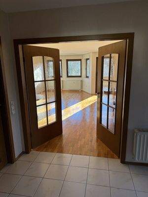 Flügeltür ins Wohn-/Esszimmer