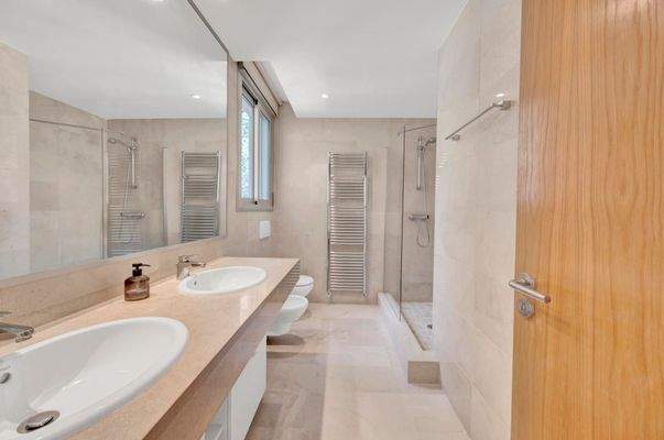 69196fc9-c835-49fa-9f2b-ccde28eff85d