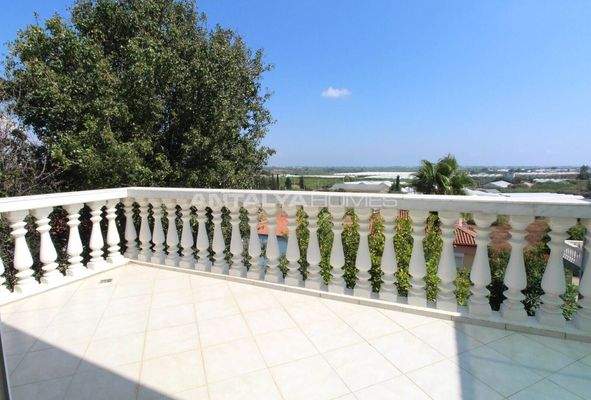 Furnished Villa in a Complex with Pool in Antalya