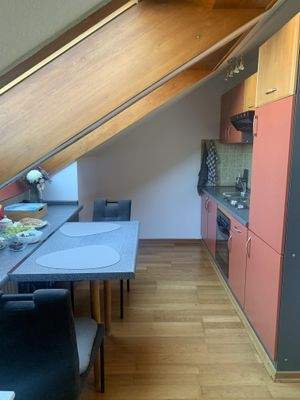 Küche mit Einbauküche