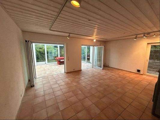 Wohnzimmer mit Zugang Wintergarten