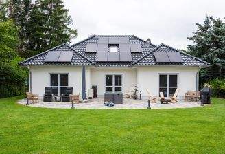 Blick auf Haus vom Garten