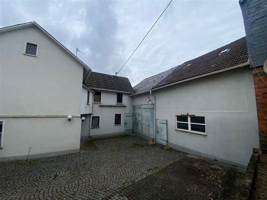 Haus und Scheune