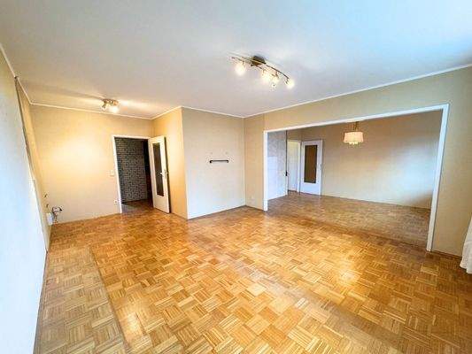 mittlerweile leer geräumtes Wohnzimmer