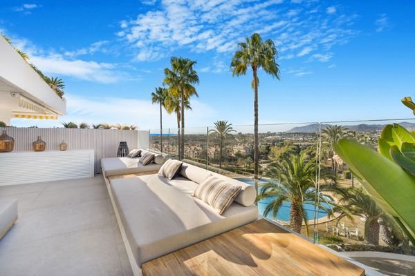 Wunderschöne Terrasse mit Ausblick auf den Palmengarten