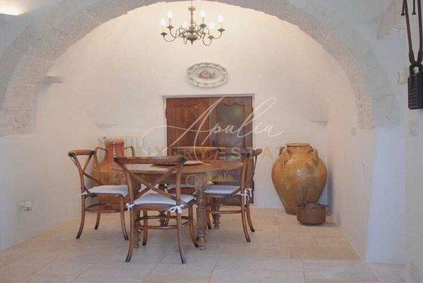 Ostuni – herrliches Areal mit Trulli und Pool
