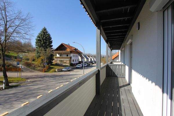 ...zum überdachten Süd-Balkon