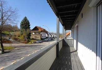...zum überdachten Süd-Balkon