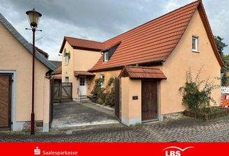 Wohnhaus - Straßenansicht 1