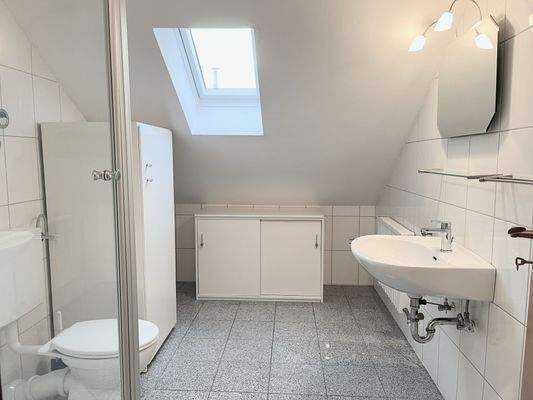 Tageslichtbad m. Dusche u. Waschmaschinenanschluss