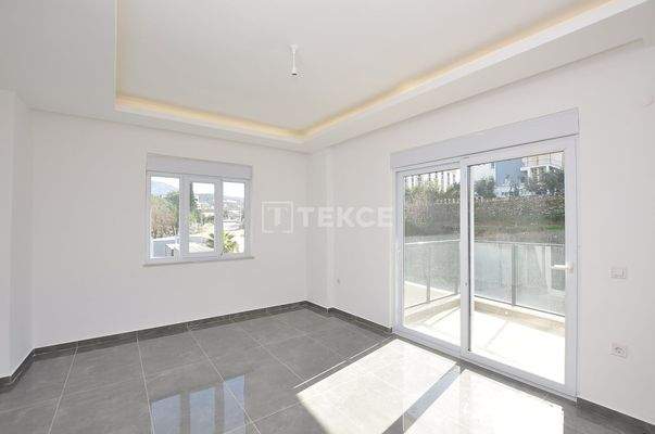 Seaview Apartments Close to Centre in a Complex in Alanya
