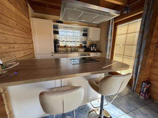 EG Einbauküche mit Essbereich