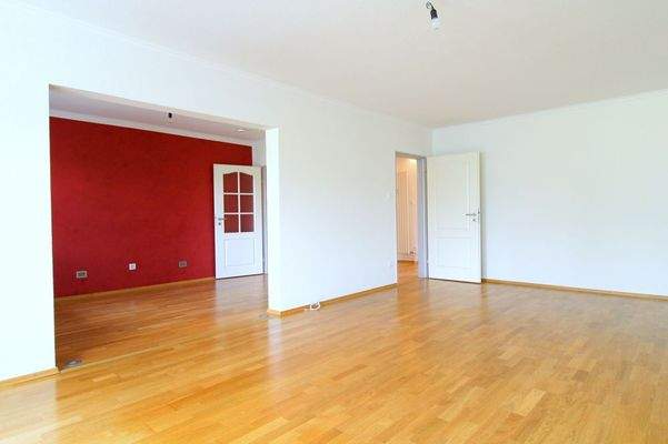 Wohnzimmer mit Esszimmer