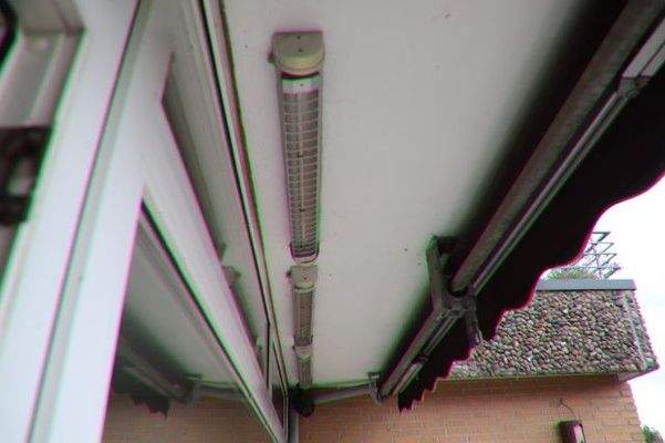 Terrasse mit Heizstrahlern und Markise