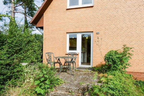 grenzt an eine Frühstücksterrasse