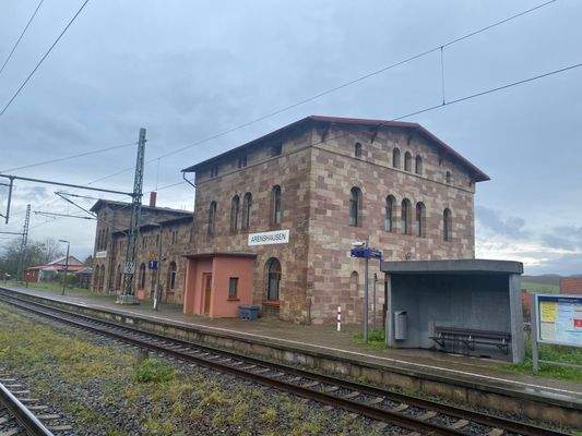 Ehemaliges Bahnhofsgebäude &amp; vermietete Wohnungen