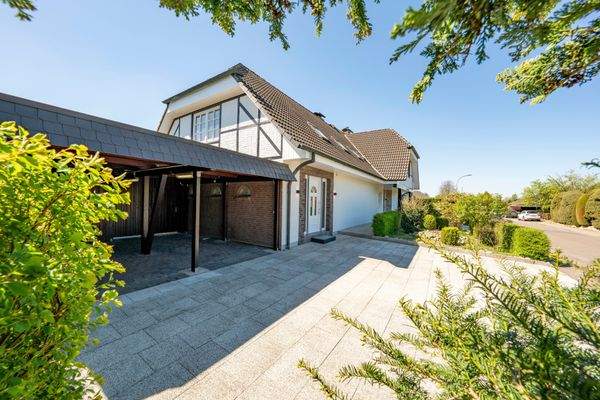 Haus und Carport