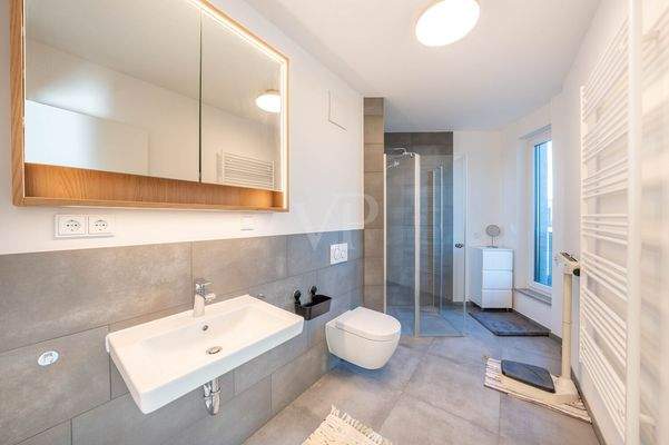 großzügiges Badezimmer