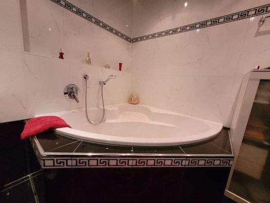 Bad - Eckwanne zum Relaxen!